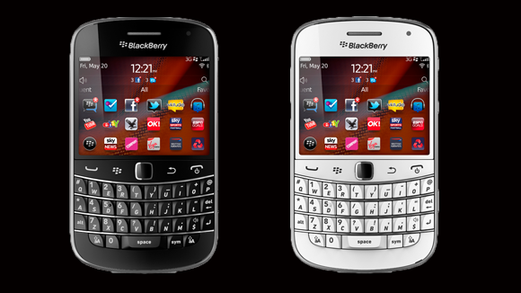 Blackberry-Bold-9900-White-Black-inceleme